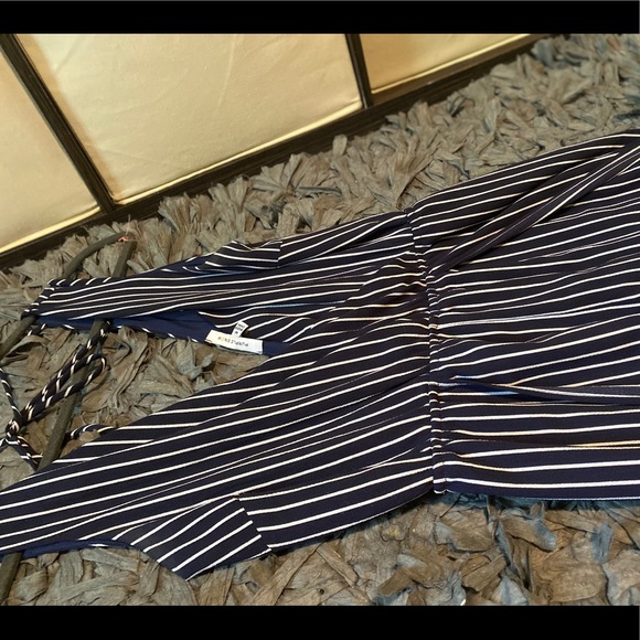 V Cut Dress - Picture 3 of 5